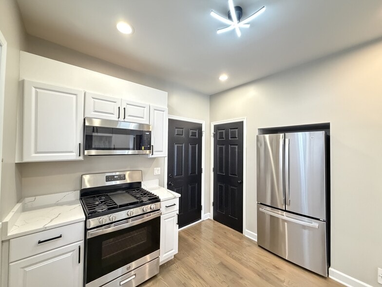 Building Photo - 3131 N Marmora Ave