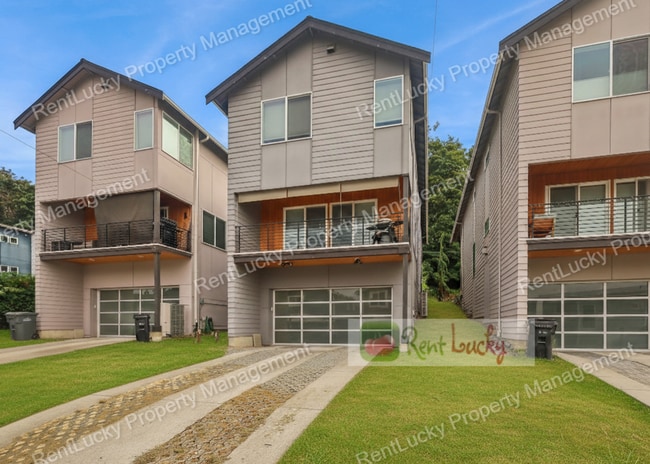 Building Photo - Immaculate and LARGE 4-Bedroom Home in Unb...