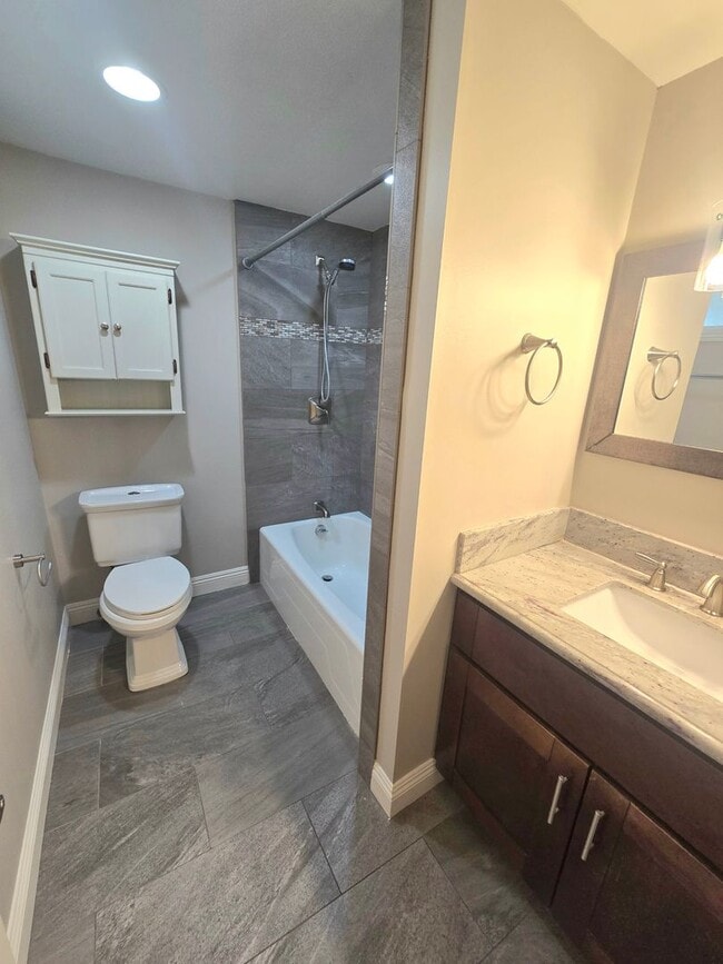 Building Photo - 191 E Avenida De Los Arboles