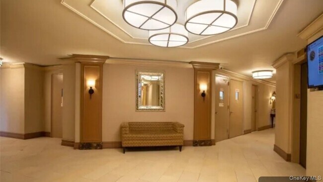 Building Photo - One Bay Club Dr