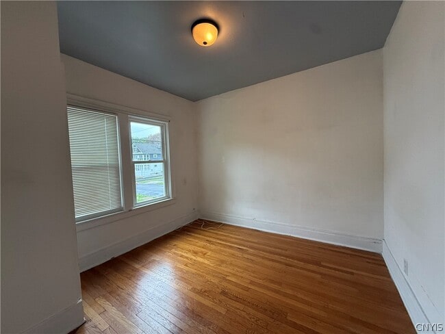 Building Photo - 526 Boyden St