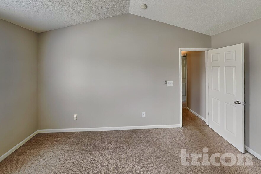 Building Photo - 5862 Mahogany Pl SW