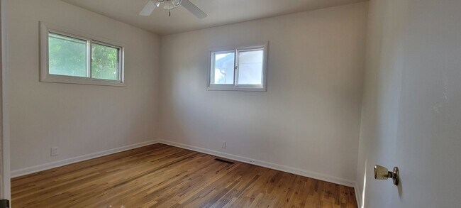 Building Photo - 3 Bedroom 1 Bath Home