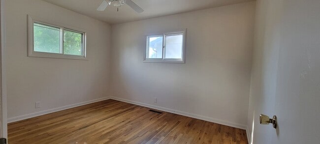 Building Photo - 3 Bedroom 1 Bath Home **Move In Special