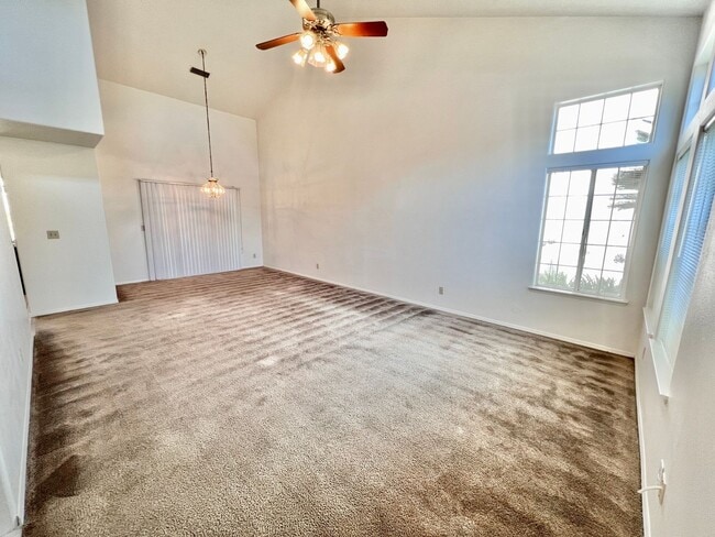 Building Photo - $2,495 Friant & Copper, 3 Bed, N. Windham ...