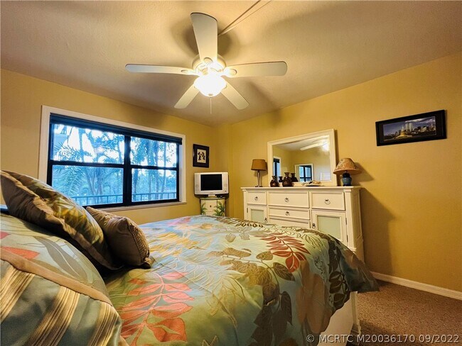 Building Photo - 10044 S Ocean Dr