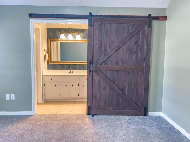 Building Photo - 4196 Hedgerow Ln