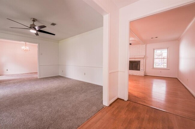 Building Photo - 5814 Old Lodge Dr