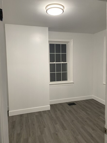 Second bedroom - 326 Cottage Grove Rd