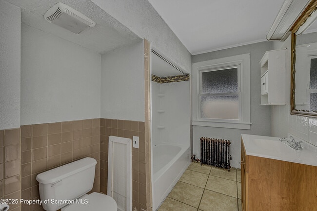 Building Photo - 301 N Bromley Ave