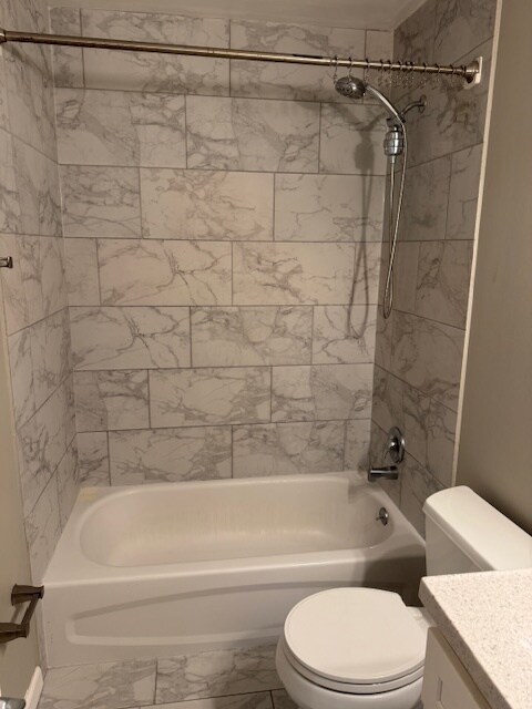 Tub/shower - 522 Mariedale Dr