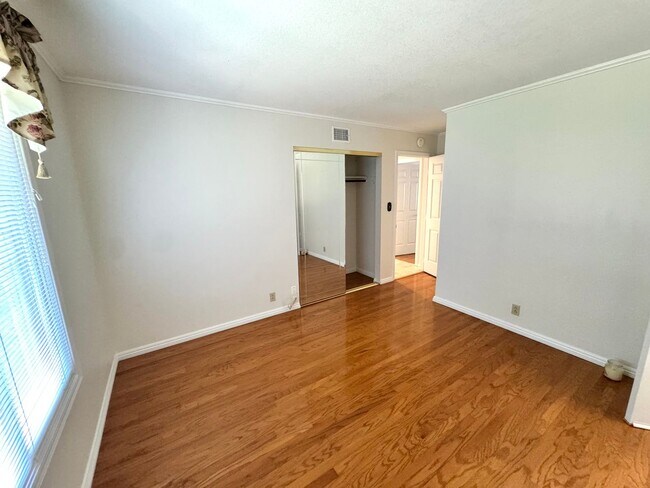 Building Photo - 246 Grandridge Ct