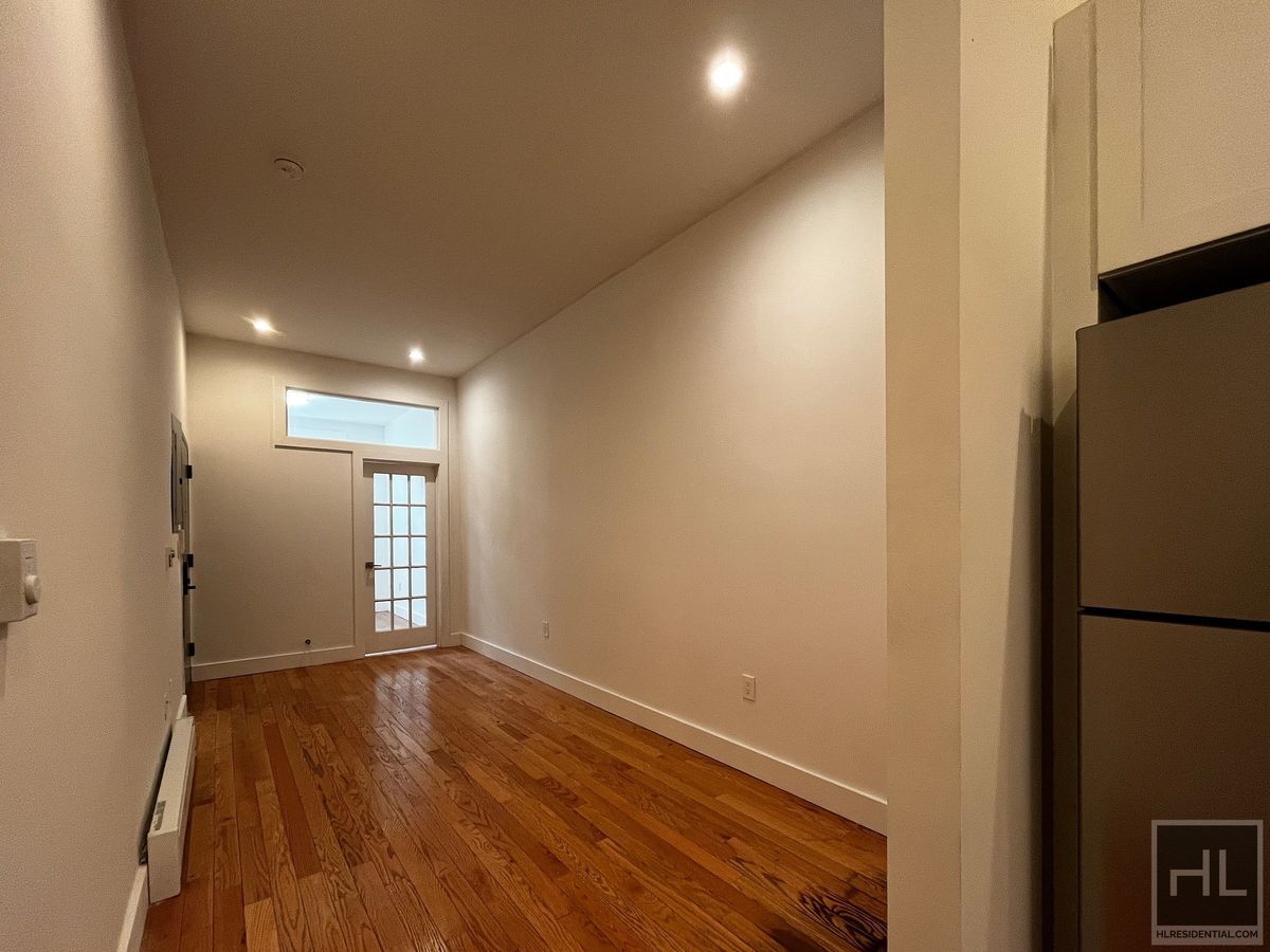 Building Photo - NO FEE / SUMMERFIELD STREET / Spacious 3-Bed 1-Bath / Bushwick and Ridgewood Border