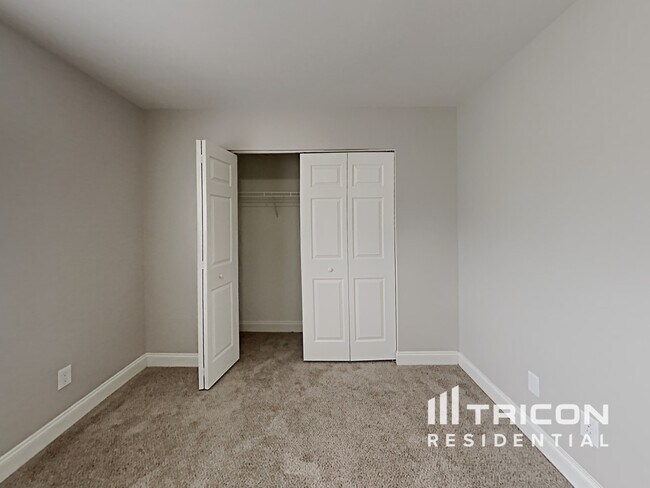 Building Photo - 6805 Bodgit Ln