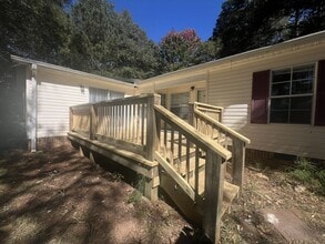 Building Photo - LEASING NOW FOR OCTOBER 2025!