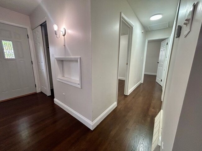 Building Photo - 5148 Fullerton Dr