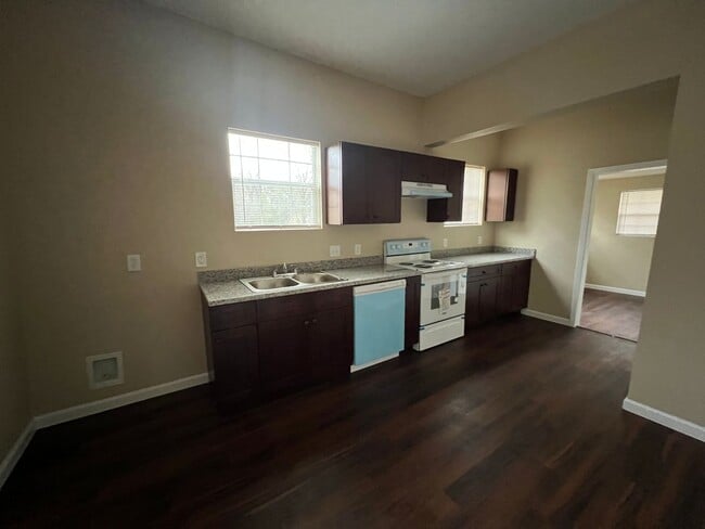 Primary Photo - Renovated home in Silsbee!