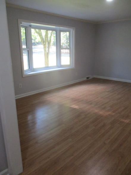 Building Photo - 2 Castlewood Dr SW