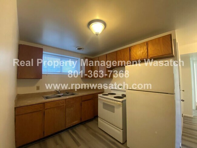 Building Photo - 448 Penney Ave S