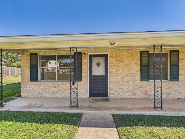 Building Photo - Unit 8