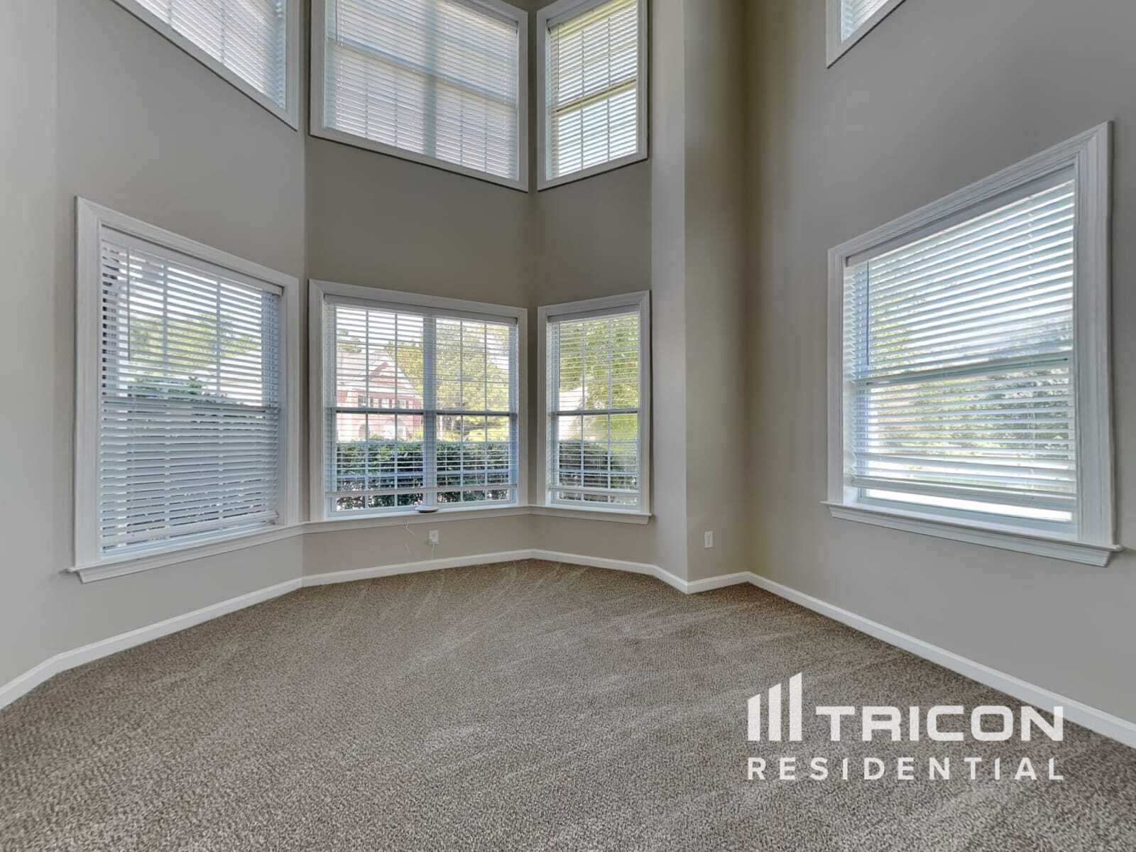 Building Photo - 3620 Long Lake Dr