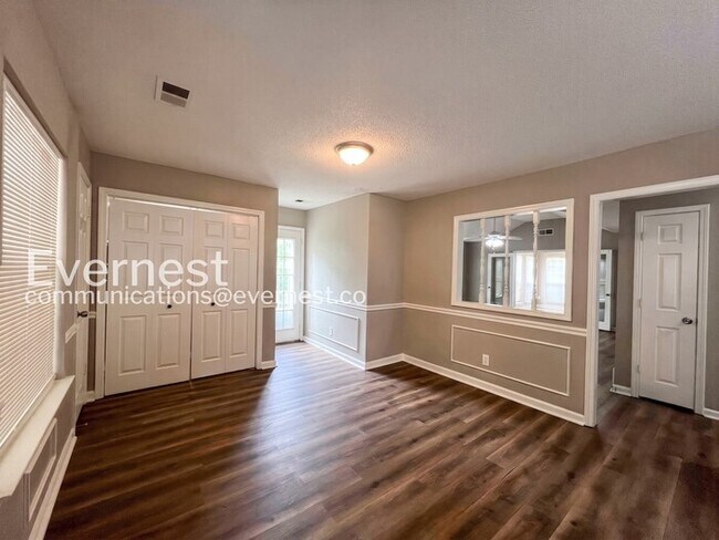 Building Photo - 3985 Fernway Dr