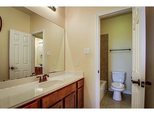 Building Photo - 10207 White Pines Dr