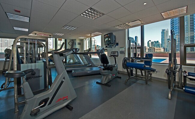 Building Photo - 400 N Clinton St