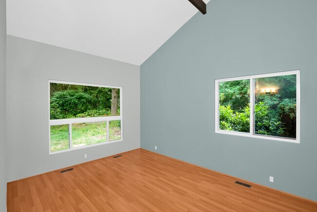 Building Photo - Cottage Lake RV Parking Garage/Shop Plus N...