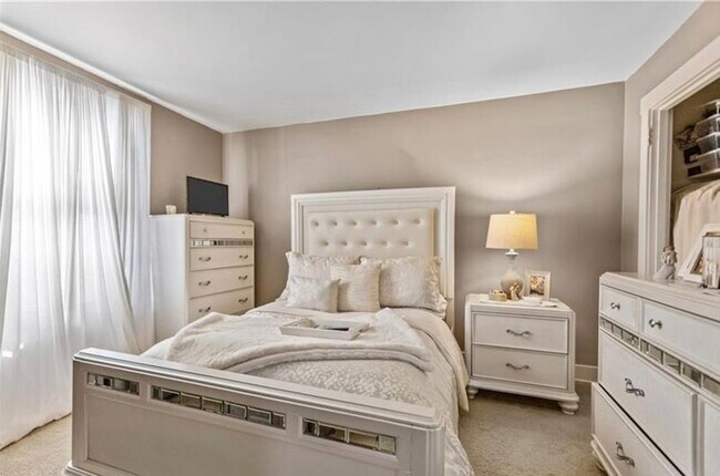 Building Photo - 2315 Los Angeles Ave