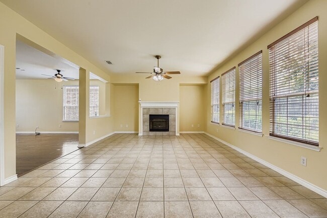 Building Photo - 908 Reveille Rd