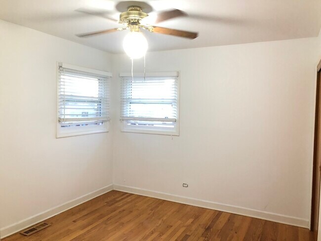 Building Photo - 7728 S 78th Ave