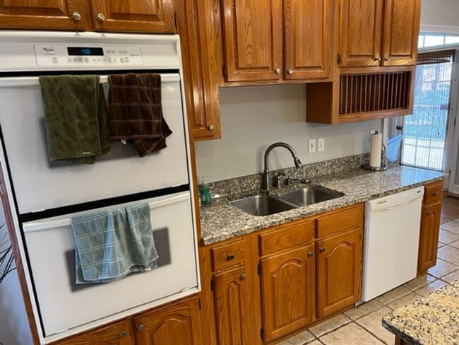 Building Photo - City of Maryville 37803 - SHORT TERM lease considered! Furnished! - 4 bedroom, 3.5 bath home - Ca...