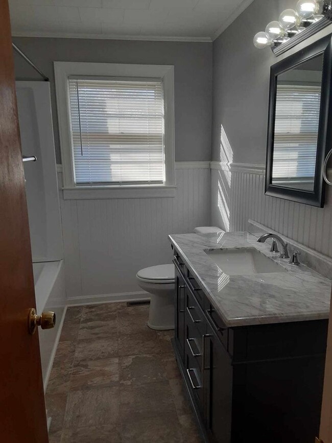Building Photo - Charming 3 Bed, 1 Bath Brick Home – $1550/...