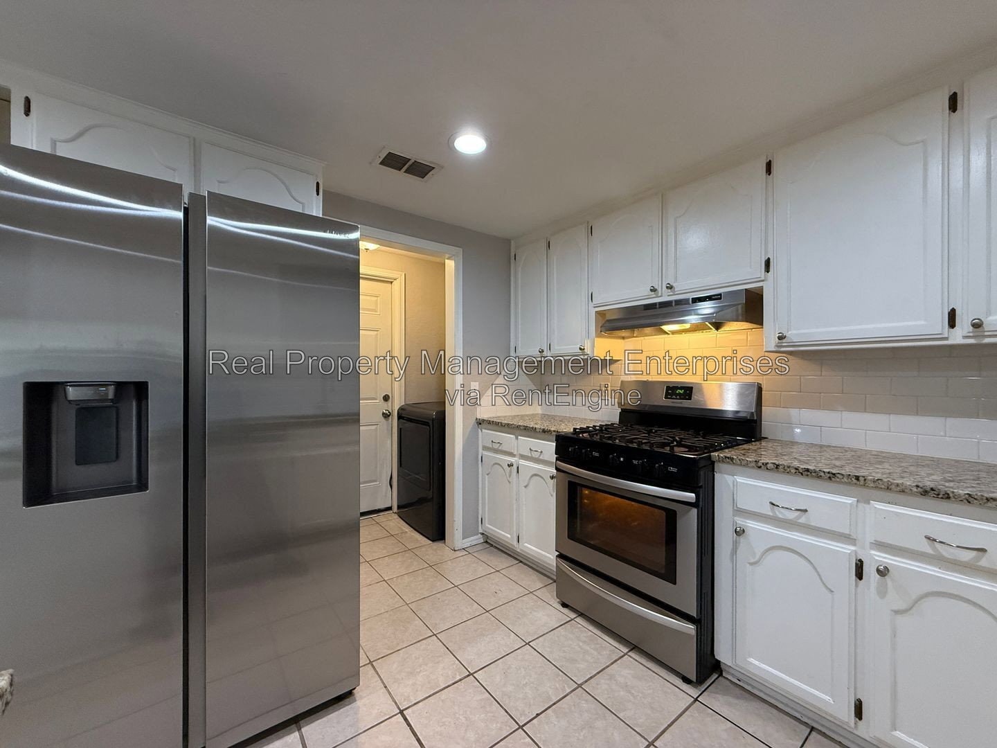 Building Photo - 1071 Castlebury Mansion