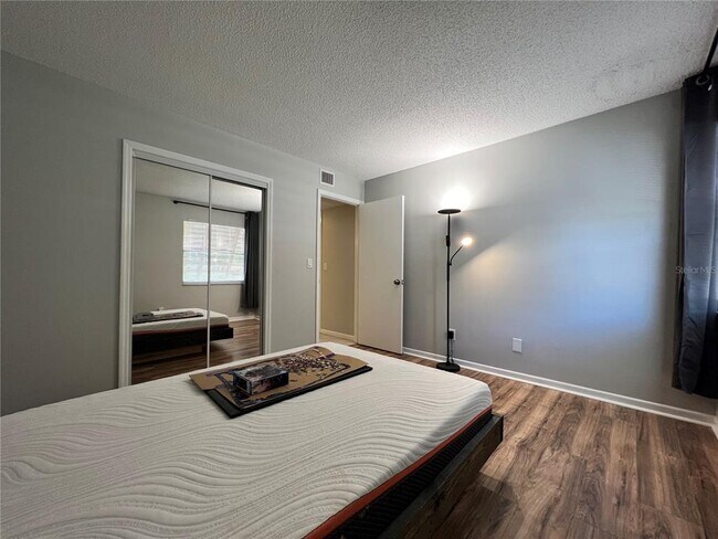Building Photo - 100 Sweetgum Woods Ct