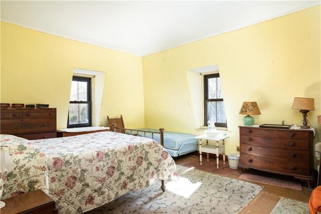 Building Photo - 138 Elm Dr