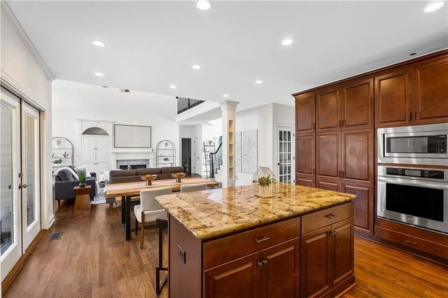 Building Photo - 3713 Lake Edge Dr