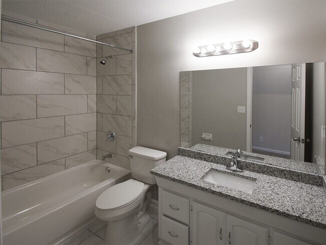 Building Photo - Charming 6 bed, 3 bath home on corner lot between S. Germantown and Hacks Cross.