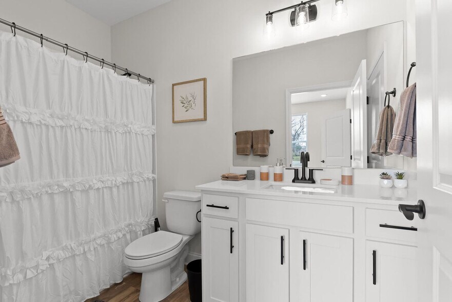 Building Photo - 2318 E Main St