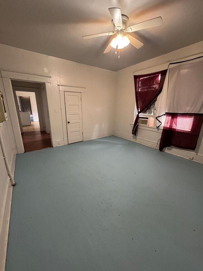 Building Photo - 1 Bedroom unit in Highland Duplex
