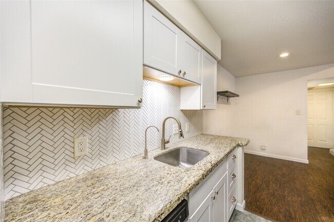 Building Photo - 2120 Wilcrest Dr