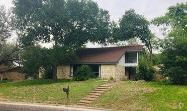 Building Photo - 815 Cedar Oaks Ln