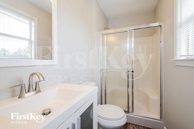 Building Photo - 1204 Grand Cir