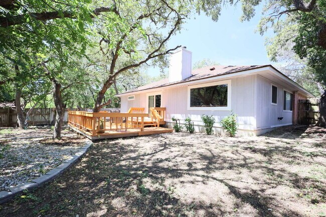 Building Photo - Updated 3 Bed / 2 Bath One-Story Home in S...