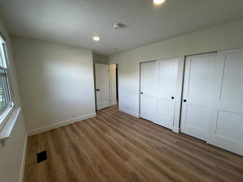 Building Photo - 10543 S Weeping Willow Dr