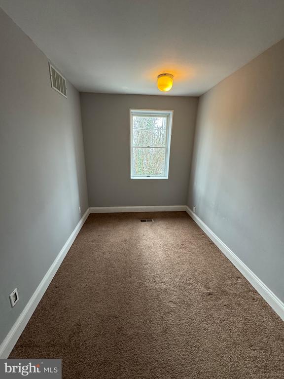 Building Photo - 1068 Floyd Terrace