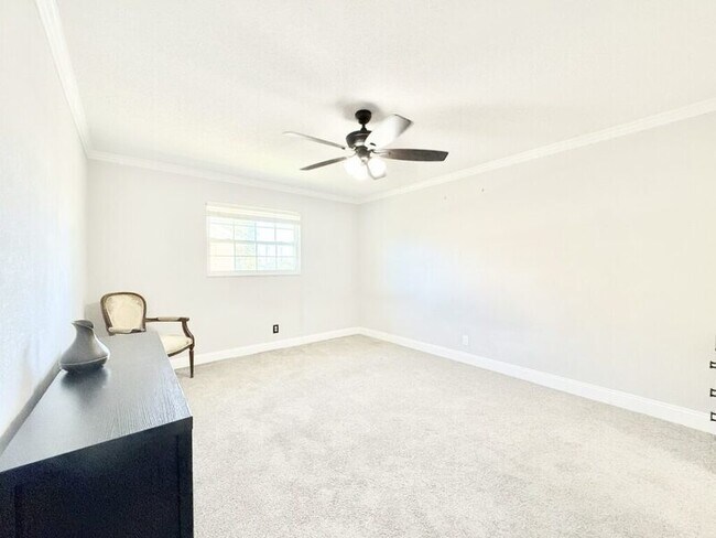 Building Photo - 200 Countryclub Drive - 808