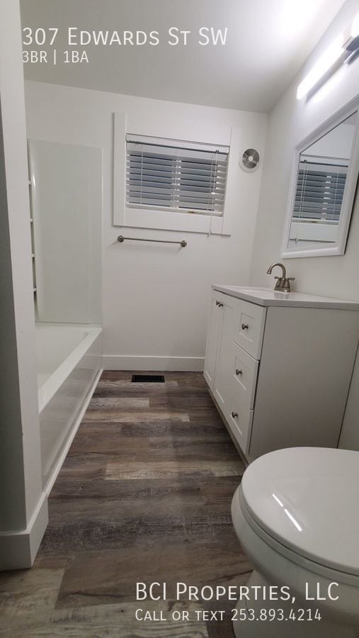 Building Photo - 307 SW Edwards St