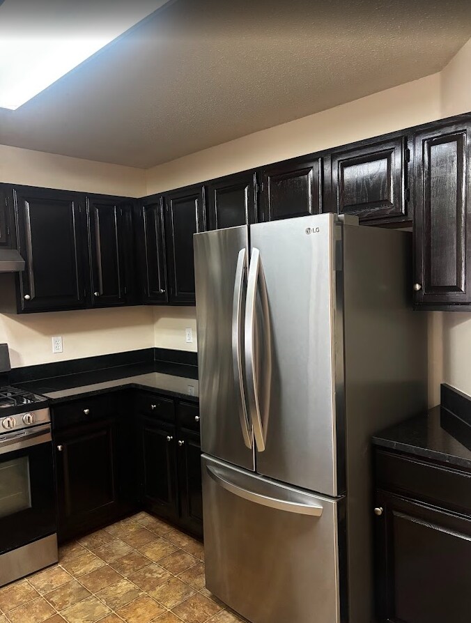 Building Photo - 542 Pewaukee Rd